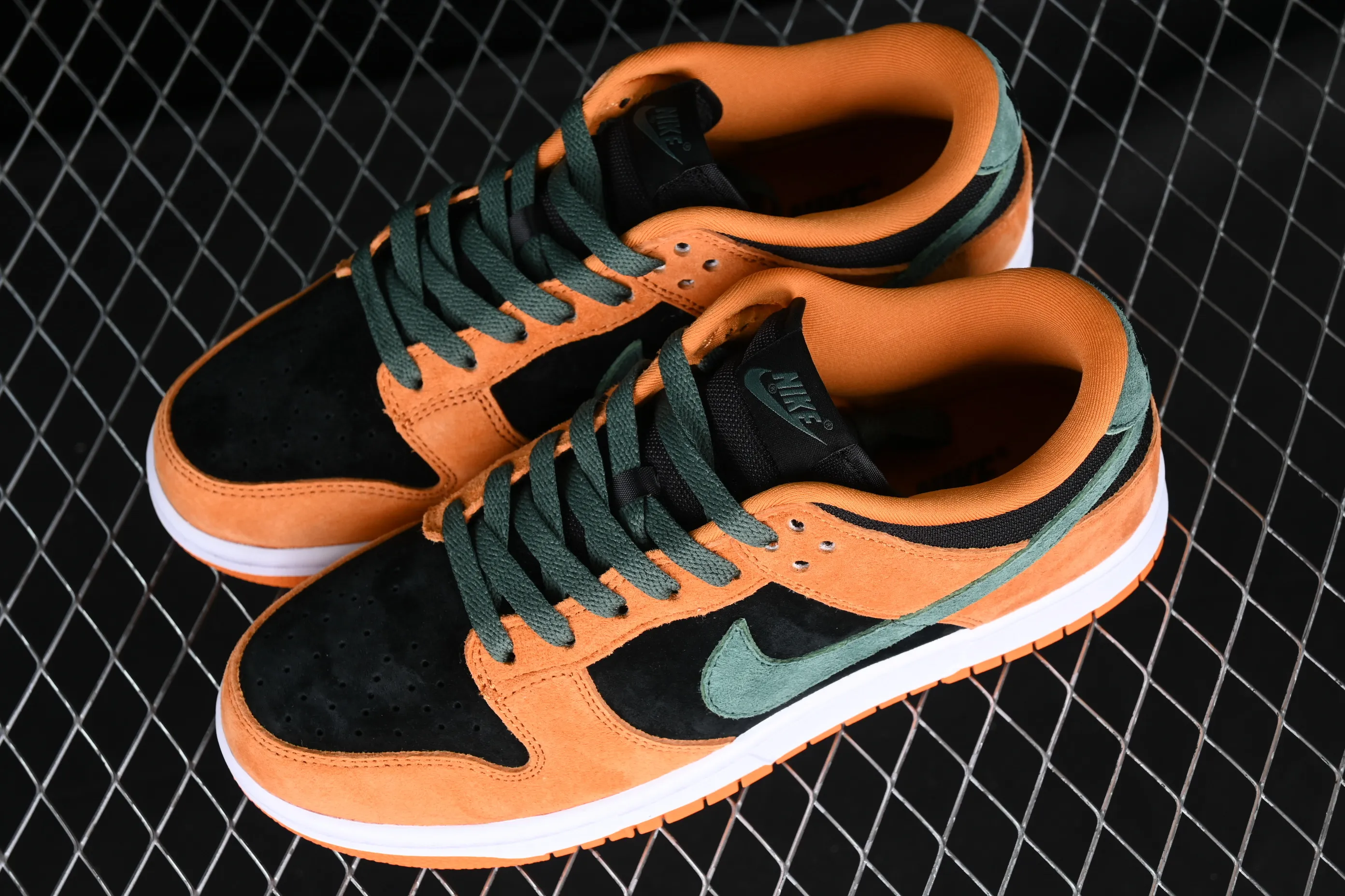 All categories Nk SB Dunk series Nk SB Dunk Low low-top sneakers Nk SB Dunk Low SP "Ceramic" carrot yellow and black SB low-top casual sports skateboard shoes DA1469-001